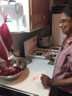 Making jelly from our currants